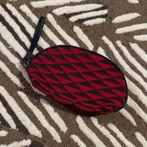 Manaola Black Wristlet